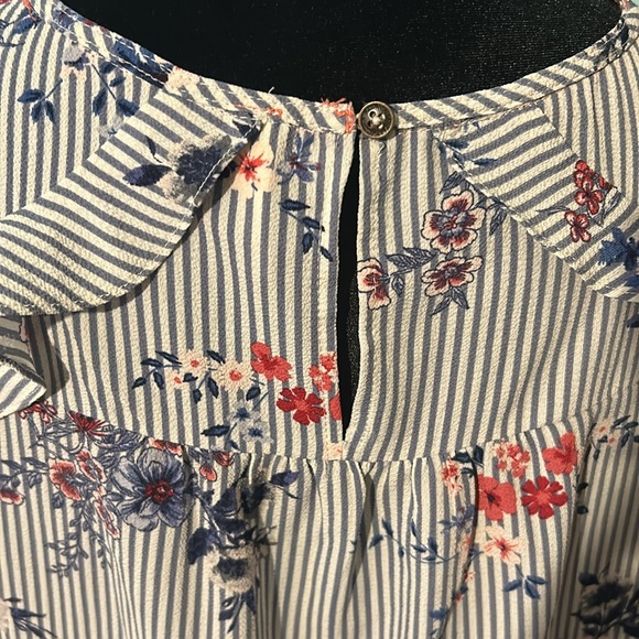 Xhilaration cold shoulder blouse - Picture 3 of 5